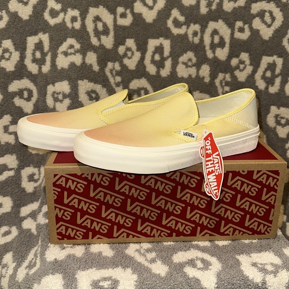 Vans Slip-On Sf Ombre Sunrise π
Multi/Marshmallow New π New π & Neve Used π₯° - Picture 7 of 17